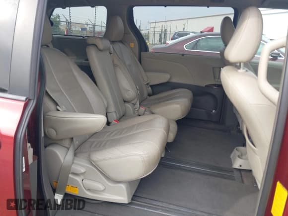 ✅ 2012 Toyota Sienna XLE AAS • VIN: 5TDYK3DC6CS255241 • Lot: 42816994. Listed on IAAI with 173,913 mi. Free auction sales archive from the USA and detailed vehicle history report at DreamBid. Image 8.