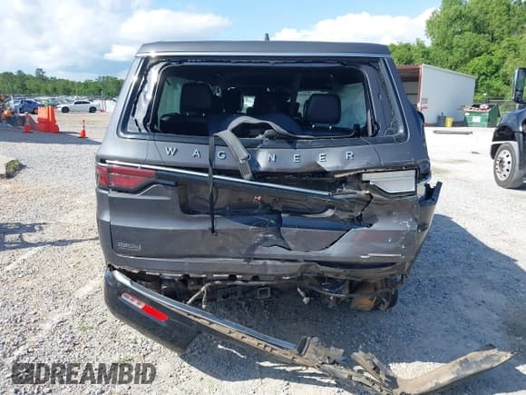 ✅ 2022 Jeep Wagoneer Series III • VIN: 1C4SJUDT7NS158378 • Lot: 42400362. Wystawiony na IAAI z przebiegiem Nie podano. Bezpłatny archiwum sprzedaży aukcyjnych z USA i szczegółowy raport historii pojazdu na DreamBid. Zdjęcie 15.