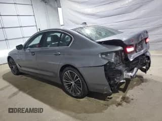 ✅ 2023 BMW 5 Series 530i xDrive • VIN: WBA13BJ05PCM82735 • Лот: 70286895. Опубликован ранее на Copart с пробегом 28 899 миль. Бесплатный доступ к архиву аукционных продаж из США и подробный отчёт об истории автомобиля на DreamBid. Изображение 2.
