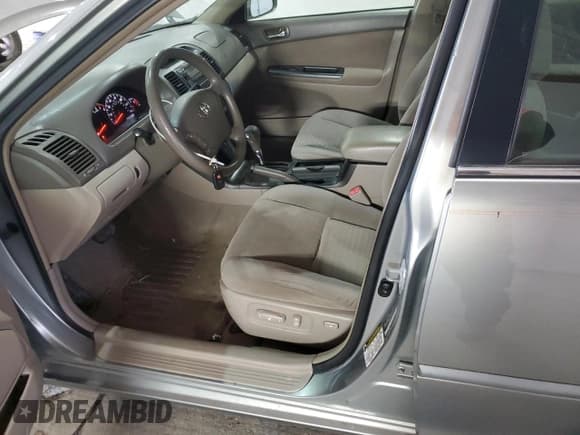 ✅ 2005 Toyota Camry LE • VIN: 4T1BE32K55U605525 • Лот: 92469755. Опубликован ранее на Copart с пробегом 249 570 миль. Бесплатный доступ к архиву аукционных продаж из США и подробный отчёт об истории автомобиля на DreamBid. Изображение 7.