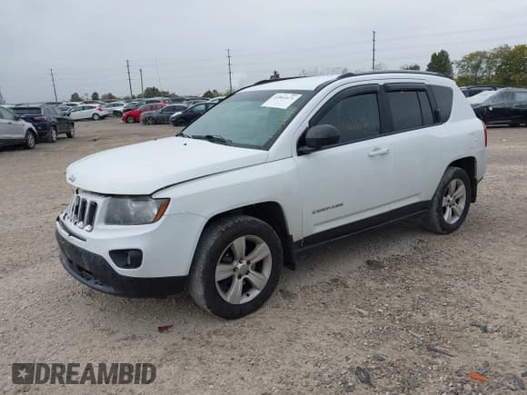 ✅ 2016 Jeep Compass Sport SE • VIN: 1C4NJDBB7GD686324 • Lot: 43561671. Wystawiony na IAAI z przebiegiem 224 913 mil. Bezpłatny archiwum sprzedaży aukcyjnych z USA i szczegółowy raport historii pojazdu na DreamBid. Zdjęcie 17.