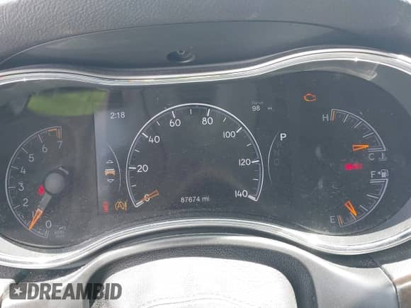 2018 Jeep Grand Cherokee Limited z VIN 1C4RJEBG7JC353475, wystawiony jako IAAI lot #43057910 z przebiegiem 87 674 mil mil oraz . Historia ofert i sprzedaży dostępna na DreamBid. Obrazek 7.