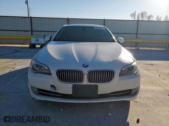 ✅ 2013 BMW 5 Series 528i • VIN: WBAXG5C53DDY32426 • Lot: 90789255. Wystawiony na Copart z przebiegiem 118 044 mil. Bezpłatny archiwum sprzedaży aukcyjnych z USA i szczegółowy raport historii pojazdu na DreamBid. Zdjęcie 5.