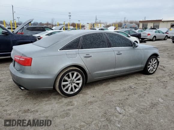 ✅ 2015 Audi A6 Premium • VIN: WAUFFAFC4FN026805 • Lot: 42141585. Wystawiony na Copart z przebiegiem 144 932 mil. Bezpłatny archiwum sprzedaży aukcyjnych z USA i szczegółowy raport historii pojazdu na DreamBid. Zdjęcie 3.