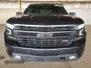 ✅ 2021 Chevrolet Silverado 1500 RST • VIN: 1GCUYEED2MZ131029 • Lot: 53144315. Wystawiony na Copart z przebiegiem 28 088 mil. Bezpłatny archiwum sprzedaży aukcyjnych z USA i szczegółowy raport historii pojazdu na DreamBid. Zdjęcie 5.
