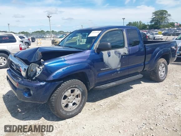 ✅ 2005 Toyota Tacoma • VIN: 5TEUU42N05Z095916 • Lot: 43121436. Listed on IAAI with 129,848 mi. Free auction sales archive from the USA and detailed vehicle history report at DreamBid. Image 2.