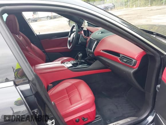 ✅ 2018 Maserati Levante GranSport • VIN: ZN661XUS3JX302174 • Lot: 43435960. Wystawiony na IAAI z przebiegiem 68 643 mil. Bezpłatny archiwum sprzedaży aukcyjnych z USA i szczegółowy raport historii pojazdu na DreamBid. Zdjęcie 5.