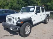 ✅ 2023 Jeep Gladiator Sport S • VIN: 1C6HJTAGXPL539965 • Лот: 42552742. Опубликован ранее на IAAI с пробегом 57 918 миль. Бесплатный доступ к архиву аукционных продаж из США и подробный отчёт об истории автомобиля на DreamBid. Изображение 2.
