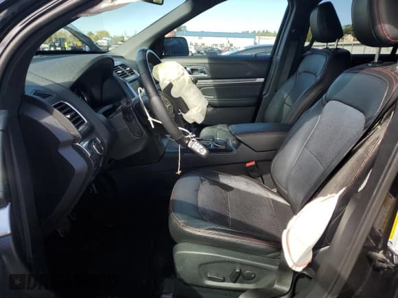 ✅ 2019 Ford Explorer Sport • VIN: 1FM5K8GT2KGB33587 • Lot: 85859735. Wystawiony na Copart z przebiegiem 74 287 mil. Bezpłatny archiwum sprzedaży aukcyjnych z USA i szczegółowy raport historii pojazdu na DreamBid. Zdjęcie 7.