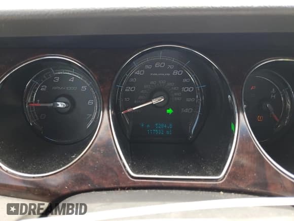 ✅ 2010 Ford Taurus Limited • VIN: 1FAHP2FW6AG163336 • Lot: 84940245. Wystawiony na Copart z przebiegiem 117 532 mil. Bezpłatny archiwum sprzedaży aukcyjnych z USA i szczegółowy raport historii pojazdu na DreamBid. Zdjęcie 9.