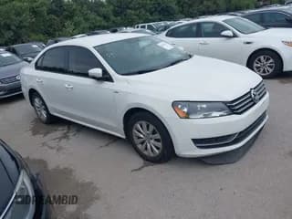 ✅ 2014 Volkswagen Passat Wolfsburg Edition • VIN: 1VWAT7A30EC114323 • Lot: 42657447. Wystawiony na IAAI z przebiegiem 132 980 mil. Bezpłatny archiwum sprzedaży aukcyjnych z USA i szczegółowy raport historii pojazdu na DreamBid. Zdjęcie 1.