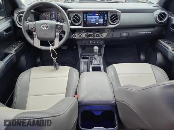 ✅ 2018 Toyota Tacoma TRD Off Road • VIN: 3TMCZ5AN3JM146093 • Лот: 85602295. Опубликован ранее на Copart с пробегом 157 984 миль. Бесплатный доступ к архиву аукционных продаж из США и подробный отчёт об истории автомобиля на DreamBid. Изображение 8.