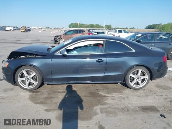 ✅ 2012 Audi S5 Premium Plus • VIN: WAUCVAFR6CA032117 • Lot: 42253758. Wystawiony na IAAI z przebiegiem 103 574 mil. Bezpłatny archiwum sprzedaży aukcyjnych z USA i szczegółowy raport historii pojazdu na DreamBid. Zdjęcie 14.