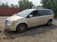 ✅ 2010 Chrysler Town & Country Touring Plus • VIN: 2A4RR8DX6AR441295 • Lot: 69344485. Wystawiony na Copart z przebiegiem 180 037 mil. Bezpłatny archiwum sprzedaży aukcyjnych z USA i szczegółowy raport historii pojazdu na DreamBid. Zdjęcie 1.