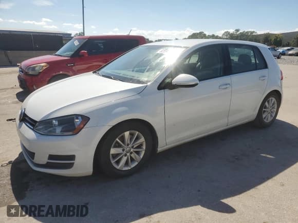 ✅ 2015 Volkswagen Golf TSI S • VIN: 3VW217AUXFM015477 • Lot: 82694065. Wystawiony na Copart z przebiegiem 158 739 mil. Bezpłatny archiwum sprzedaży aukcyjnych z USA i szczegółowy raport historii pojazdu na DreamBid. Zdjęcie 1.