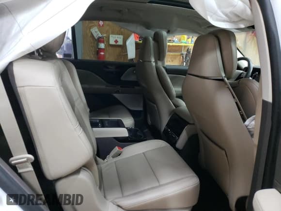 ✅ 2023 Lincoln Aviator Reserve • VIN: 5LM5J7XC8PGL02562 • Lot: 65928243. Listed on Copart with 5,821 mi. Free auction sales archive from the USA and detailed vehicle history report at DreamBid. Image 11.