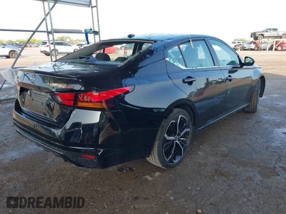 ✅ 2024 Nissan Altima SR • VIN: 1N4BL4CV5RN377816 • Лот: 42104296. Опубликован ранее на IAAI с пробегом 21 797 миль. Бесплатный доступ к архиву аукционных продаж из США и подробный отчёт об истории автомобиля на DreamBid. Изображение 4.