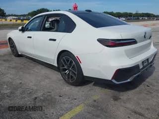 ✅ 2025 BMW 7 Series 740i • VIN: WBA23EH04SCU60424 • Lot: 43812949. Wystawiony na IAAI z przebiegiem 25 066 mil. Bezpłatny archiwum sprzedaży aukcyjnych z USA i szczegółowy raport historii pojazdu na DreamBid. Zdjęcie 3.