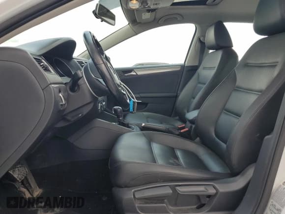 ✅ 2015 Volkswagen Jetta SE • VIN: 3VWD07AJ5FM285766 • Lot: 63159695. Wystawiony na Copart z przebiegiem 109 714 mil. Bezpłatny archiwum sprzedaży aukcyjnych z USA i szczegółowy raport historii pojazdu na DreamBid. Zdjęcie 7.