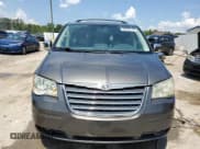 ✅ 2010 Chrysler Town & Country Touring Plus • VIN: 2A4RR8DX9AR368326 • Lot: 68322115. Wystawiony na Copart z przebiegiem 309 474 mil. Bezpłatny archiwum sprzedaży aukcyjnych z USA i szczegółowy raport historii pojazdu na DreamBid. Zdjęcie 5.