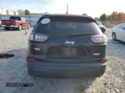 ✅ 2019 Jeep Cherokee Latitude • VIN: 1C4PJLCB7KD466112 • Lot: 92001515. Wystawiony na Copart z przebiegiem 79 699 mil. Bezpłatny archiwum sprzedaży aukcyjnych z USA i szczegółowy raport historii pojazdu na DreamBid. Zdjęcie 6.