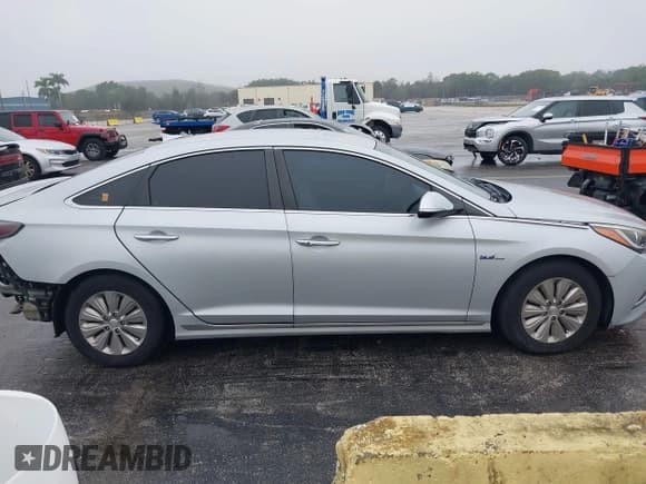 ✅ 2017 Hyundai Sonata SE • VIN: KMHE24L15HA059199 • Лот: 41400021. Опубликован ранее на IAAI с пробегом 111 680 миль. Бесплатный доступ к архиву аукционных продаж из США и подробный отчёт об истории автомобиля на DreamBid. Изображение 13.