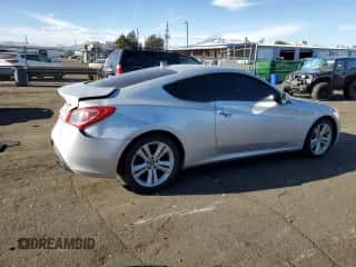 2010 Hyundai Genesis Coupe Premium с VIN KMHHT6KD8AU004414, выставлен на аукционе Copart как лот 82357064 с пробегом 65 256 миль миль и Списание • Salvage title. История ставок и продаж доступна на DreamBid. Изображение 3.