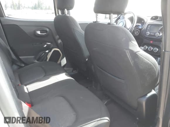 ✅ 2017 Jeep Renegade Altitude • VIN: ZACCJABB0HPF03399 • Lot: 42204522. Wystawiony na IAAI z przebiegiem 60 100 mil. Bezpłatny archiwum sprzedaży aukcyjnych z USA i szczegółowy raport historii pojazdu na DreamBid. Zdjęcie 8.