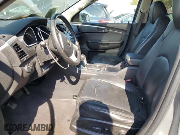 ✅ 2010 Chevrolet Traverse 2LT • VIN: 1GNLRGED9AJ260245 • Lot: 72128204. Wystawiony na Copart z przebiegiem Nie podano. Bezpłatny archiwum sprzedaży aukcyjnych z USA i szczegółowy raport historii pojazdu na DreamBid. Zdjęcie 7.
