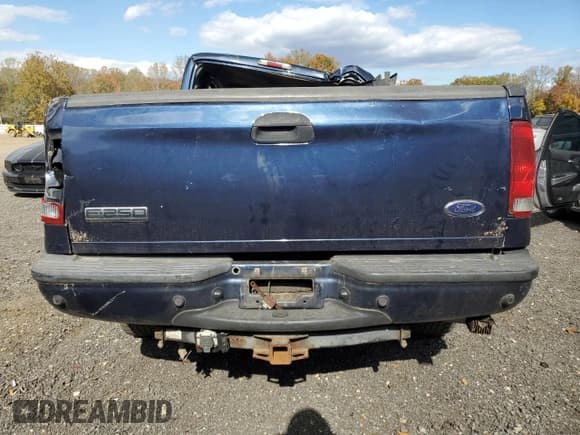 ✅ 2005 Ford F-250 XL • VIN: 1FTSX21P45EB61330 • Lot: 82688585. Listed on Copart with Not provided. Free auction sales archive from the USA and detailed vehicle history report at DreamBid. Image 6.