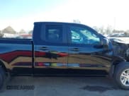 ✅ 2020 Chevrolet Silverado 1500 Custom • VIN: 1GCRWBEK6LZ222750 • Lot: 43541828. Wystawiony na IAAI z przebiegiem 18 403 mil. Bezpłatny archiwum sprzedaży aukcyjnych z USA i szczegółowy raport historii pojazdu na DreamBid. Zdjęcie 13.