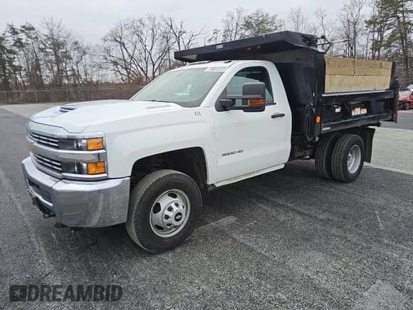2018 Chevrolet Silverado 3500HD Work Truck с VIN 1GB3KYCY5JF128065, выставлен на аукционе Copart как лот 86155594 с пробегом 42 535 миль миль и Чистый • Clean title. История ставок и продаж доступна на DreamBid. Изображение 1.