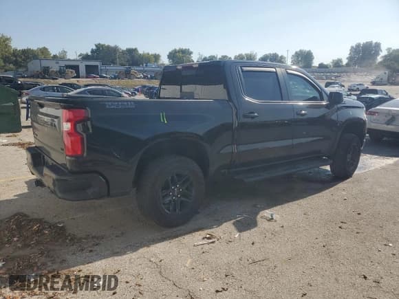 ✅ 2024 Chevrolet Silverado 1500 LT Trail Boss • VIN: 3GCUDFE81RG347126 • Lot: 82419465. Wystawiony na Copart z przebiegiem 28 125 mil. Bezpłatny archiwum sprzedaży aukcyjnych z USA i szczegółowy raport historii pojazdu na DreamBid. Zdjęcie 3.
