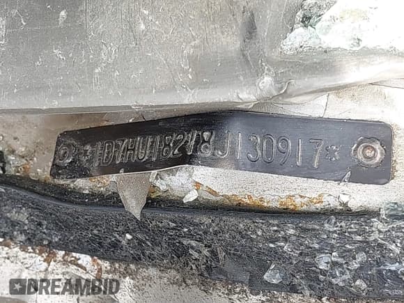 ✅ 2008 Dodge 1500 ST • VIN: 1D7HU18218J130917 • Lot: 43617480. Wystawiony na IAAI z przebiegiem 208 586 mil. Bezpłatny archiwum sprzedaży aukcyjnych z USA i szczegółowy raport historii pojazdu na DreamBid. Zdjęcie 9.