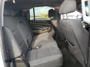 ✅ 2016 Chevrolet Suburban LS • VIN: 1GNSCGEC0GR180640 • Lot: 64640164. Wystawiony na Copart z przebiegiem 175 445 mil. Bezpłatny archiwum sprzedaży aukcyjnych z USA i szczegółowy raport historii pojazdu na DreamBid. Zdjęcie 11.