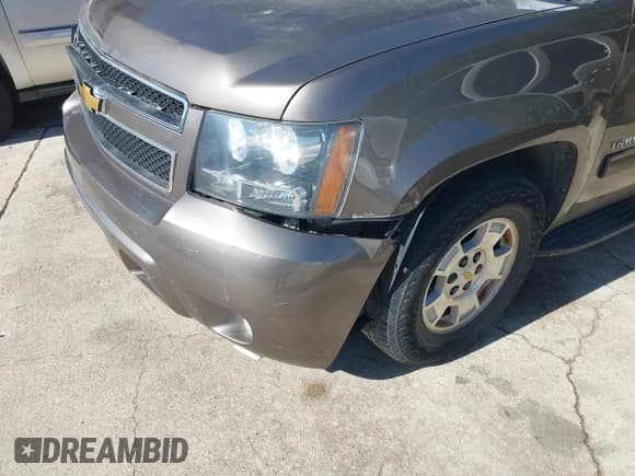 ✅ 2013 Chevrolet Tahoe LT • VIN: 1GNSCBE03DR337582 • Lot: 43650392. Wystawiony na IAAI z przebiegiem Nie podano. Bezpłatny archiwum sprzedaży aukcyjnych z USA i szczegółowy raport historii pojazdu na DreamBid. Zdjęcie 16.