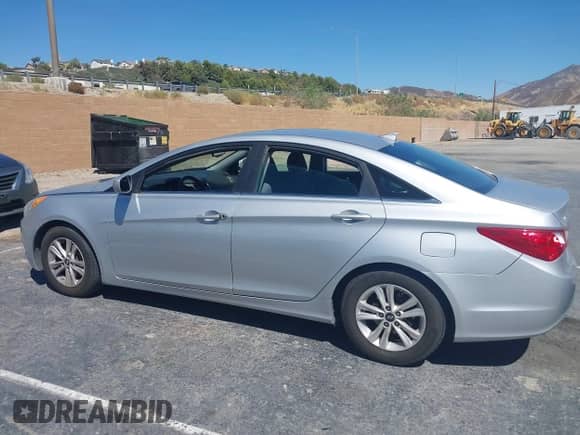 2013 Hyundai Sonata GLS с VIN 5NPEB4AC6DH792325, выставлен на аукционе IAAI как лот 43172035 с пробегом 165 490 миль миль и . История ставок и продаж доступна на DreamBid. Изображение 14.