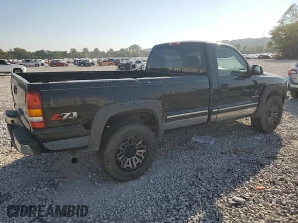 2002 Chevrolet Silverado 1500 LS with VIN 1GCEK14T32Z251491, listed as a Copart auction lot 80575465 with 470,083 mi miles and Salvage title. Bid and sale history available at DreamBid. Image 3.