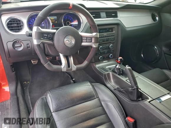 ✅ 2014 Ford Mustang GT • VIN: 1ZVBP8CF3R5331469 • Лот: 85444435. Опубликован ранее на Copart с пробегом 28 165 миль. Бесплатный доступ к архиву аукционных продаж из США и подробный отчёт об истории автомобиля на DreamBid. Изображение 8.