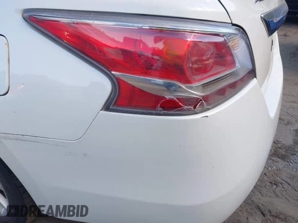 ✅ 2014 Nissan Altima SL • VIN: 1N4AL3AP1EN235533 • Лот: 43146016. Опубликован ранее на IAAI с пробегом 185 552 миль. Бесплатный доступ к архиву аукционных продаж из США и подробный отчёт об истории автомобиля на DreamBid. Изображение 6.