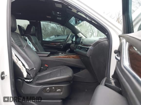 ✅ 2022 Cadillac Escalade Sport Platinum • VIN: 1GYS4GKL5NR215884 • Lot: 41860737. Listed on IAAI with 48,726 mi. Free auction sales archive from the USA and detailed vehicle history report at DreamBid. Image 5.