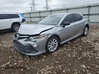 2021 Toyota Camry LE z VIN 4T1C11AK1MU566243, wystawiony jako Copart lot #82484385 z przebiegiem 264 806 mil mil oraz Szkoda całkowita • Salvage title. Historia ofert i sprzedaży dostępna na DreamBid. Obrazek 1.