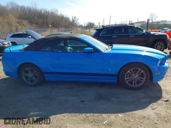 2014 Ford Mustang V6 с VIN 1ZVBP8EM9E5210585, выставлен на аукционе IAAI как лот 41815769 с пробегом Не указан миль и . История ставок и продаж доступна на DreamBid. Изображение 12.