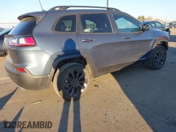 ✅ 2021 Jeep Cherokee 80th Anniversary • VIN: 1C4PJMMX4MD209699 • Lot: 43502226. Wystawiony na IAAI z przebiegiem 48 066 mil. Bezpłatny archiwum sprzedaży aukcyjnych z USA i szczegółowy raport historii pojazdu na DreamBid. Zdjęcie 4.