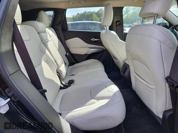 ✅ 2017 Jeep Cherokee Overland • VIN: 1C4PJMJS6HW551657 • Lot: 62489605. Listed on Copart with 121,338 mi. Free auction sales archive from the USA and detailed vehicle history report at DreamBid. Image 10.