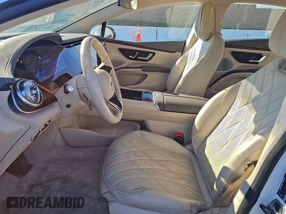 ✅ 2022 Mercedes-Benz EQS 580 • VIN: W1KCG4EB5NA011755 • Лот: 95936405. Опубликован ранее на Copart с пробегом 51 645 миль. Бесплатный доступ к архиву аукционных продаж из США и подробный отчёт об истории автомобиля на DreamBid. Изображение 6.