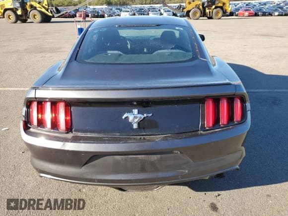 ✅ 2015 Ford Mustang V6 • VIN: 1FA6P8AM5F5360646 • Lot: 92651915. Wystawiony na Copart z przebiegiem 136 783 mil. Bezpłatny archiwum sprzedaży aukcyjnych z USA i szczegółowy raport historii pojazdu na DreamBid. Zdjęcie 6.