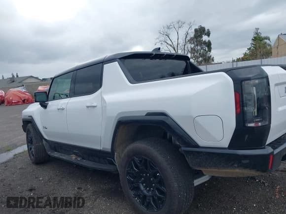 ✅ 2025 GMC HUMMER EV Pickup 2X • VIN: 1GT10BDDXSU102382 • Lot: 41798570. Wystawiony na IAAI z przebiegiem 4 806 mil. Bezpłatny archiwum sprzedaży aukcyjnych z USA i szczegółowy raport historii pojazdu na DreamBid. Zdjęcie 15.