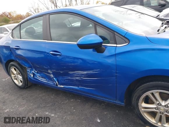 ✅ 2017 Chevrolet Cruze LT • VIN: 1G1BE5SM6H7242486 • Lot: 43576349. Listed on IAAI with 157,148 mi. Free auction sales archive from the USA and detailed vehicle history report at DreamBid. Image 6.