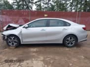 ✅ 2021 Kia Forte LXS • VIN: 3KPF24ADXME370740 • Lot: 43444456. Wystawiony na IAAI z przebiegiem 84 994 mil. Bezpłatny archiwum sprzedaży aukcyjnych z USA i szczegółowy raport historii pojazdu na DreamBid. Zdjęcie 15.
